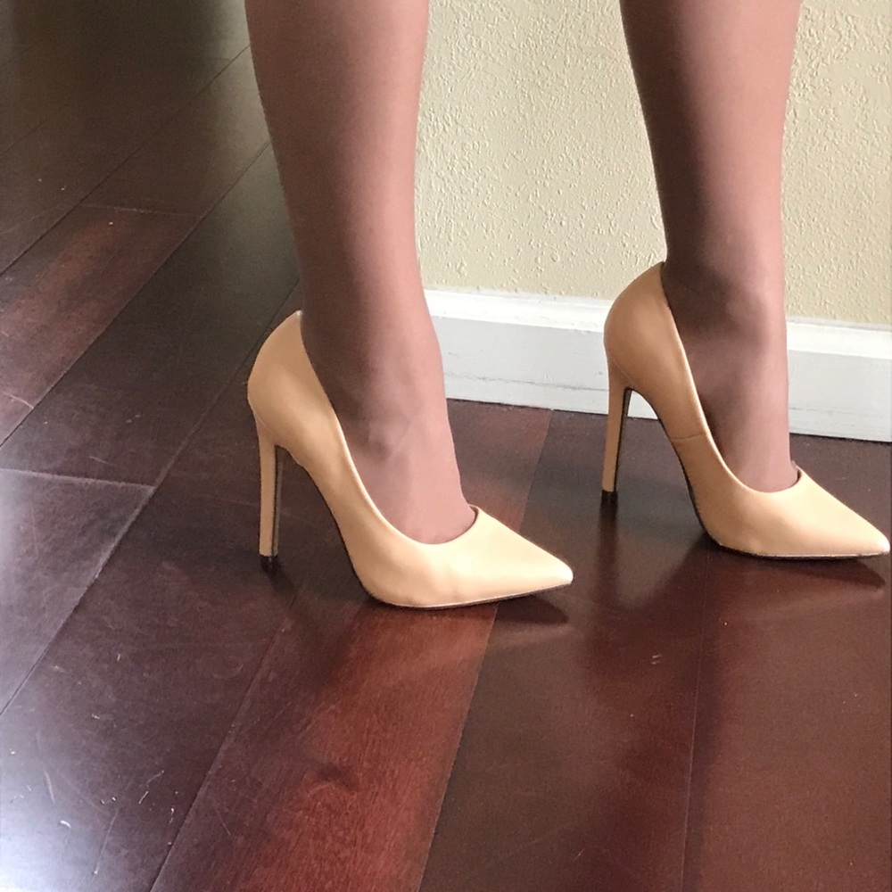 🚫SOLD🚫 Beige Pointed Toe Heel 👡 - Picture 7 of 8